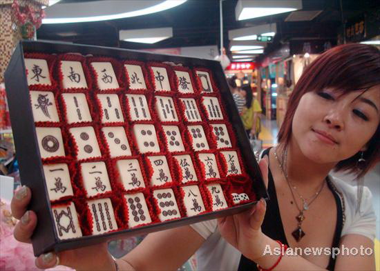 Mahjong-shaped chocolate draws people's attention