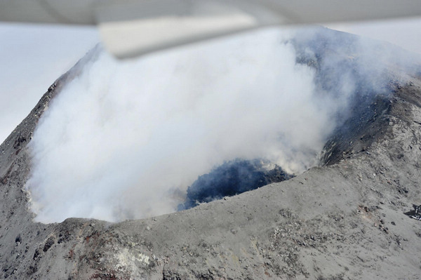 Cleveland Volcano in low-level eruption