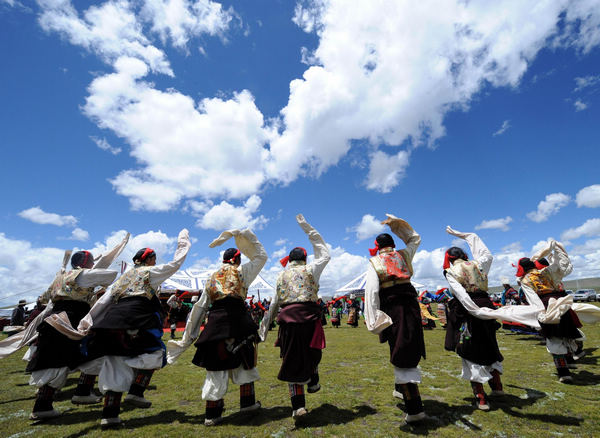 Tibet's horse racing gala