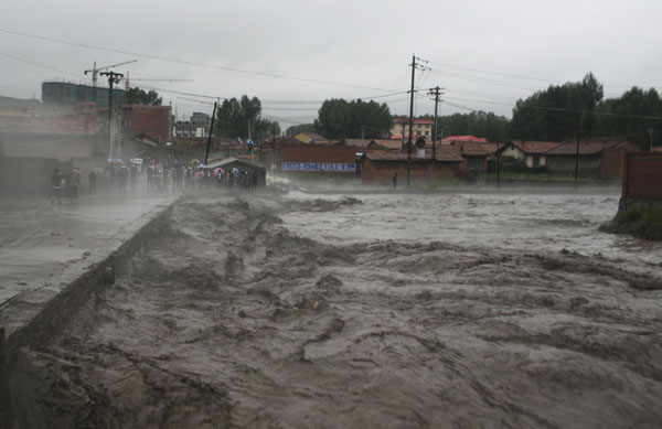 Heavy rains cause flooding in NW China