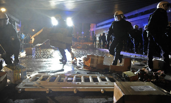 Demonstrators clash with police in Hamburg