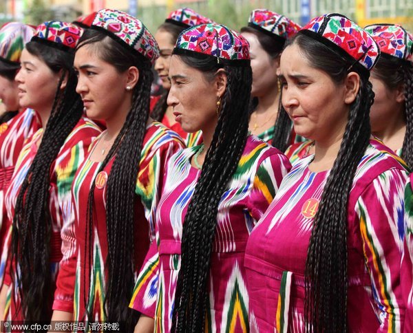 Hair-braiding competition in Xinjiang