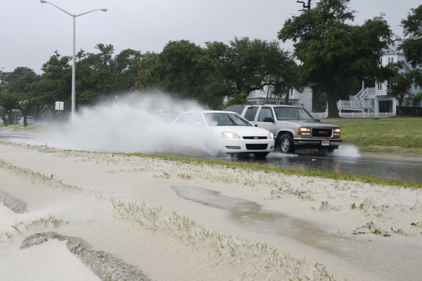 Tropical Storm Lee drenches Louisiana coast