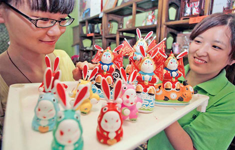 Figurines of Grandpa Rabbit