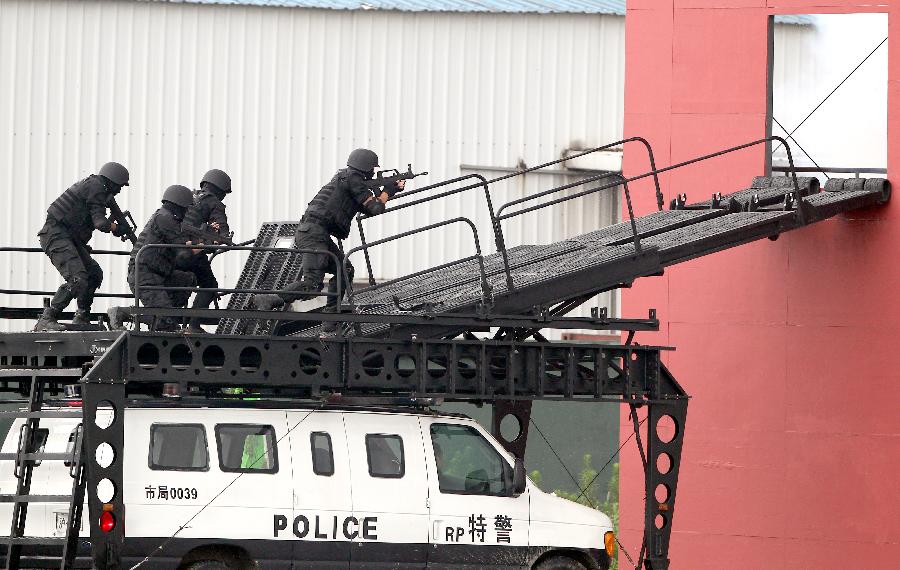 Anti-terror drill held in Shanghai