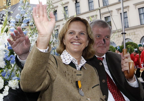 Oktoberfest parade starts in Munich