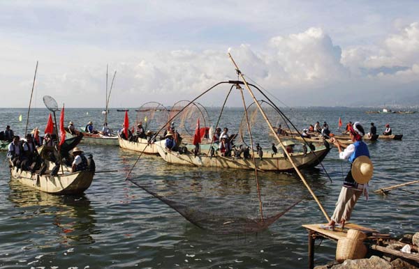 Erhai lake holds fishing opening festival