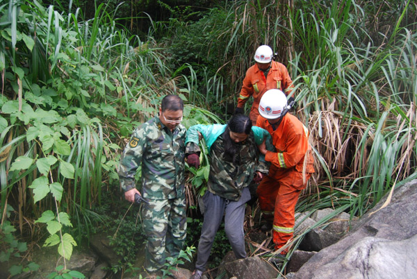 Trapped tourists rescued in East China