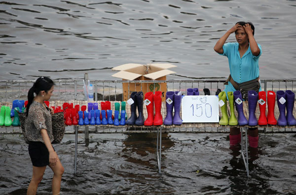 Thailand floods kill 315 people