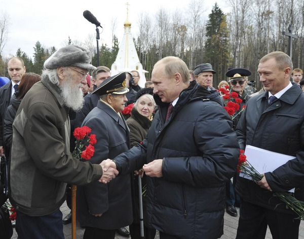 Putin, Medvedev visit Stavropol farm