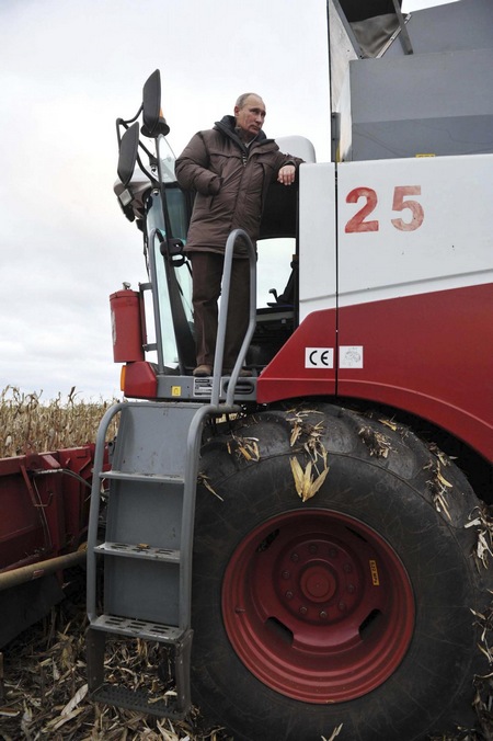 Putin, Medvedev visit Stavropol farm