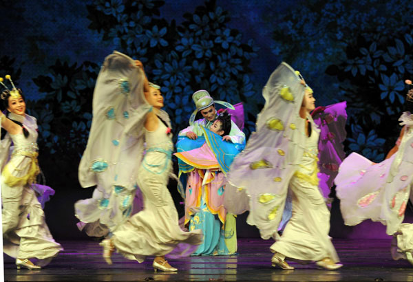 DPRK opera troupe stages 'Butterfly Lovers'