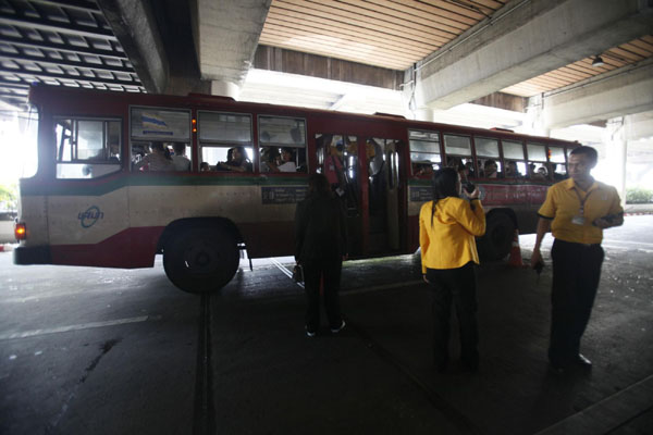 Floodwater reaches Bangkok's airport