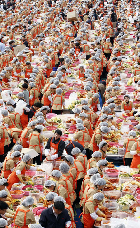 270 tons of fermented cabbage made in Seoul