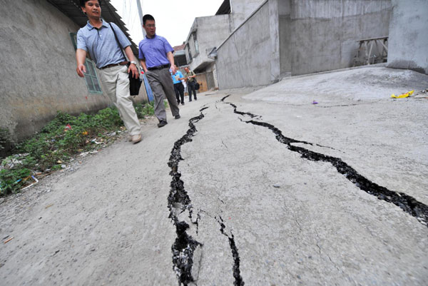 Thousands evacuated due to subsidence