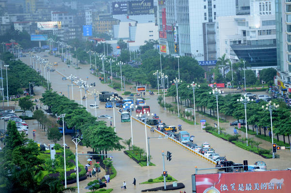 Torrential rain floods East China city