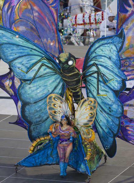 Dressed-up perfromance in Toronto Caribbean Carnival