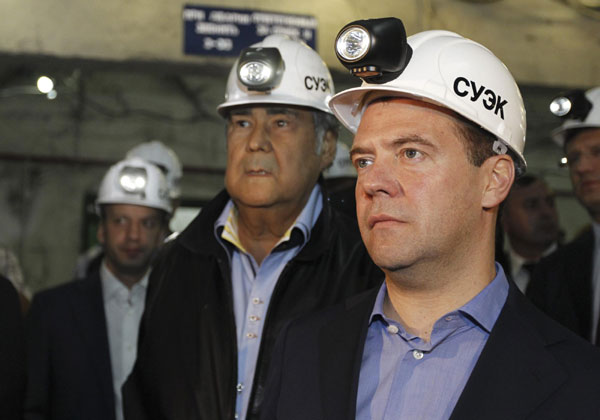 Russian PM Medvedev visits coal pit