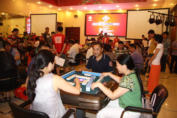 Queen of mahjong chosen in SW China