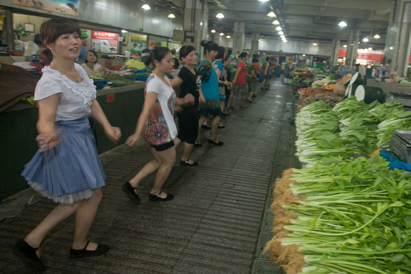 Vegetable vendors get their groove on