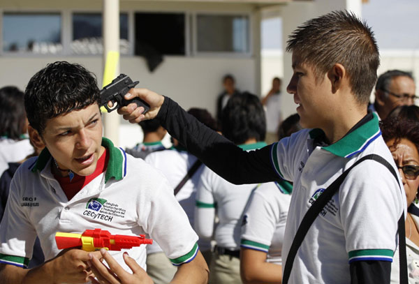 Students launch anti-violence campaign in Mexico