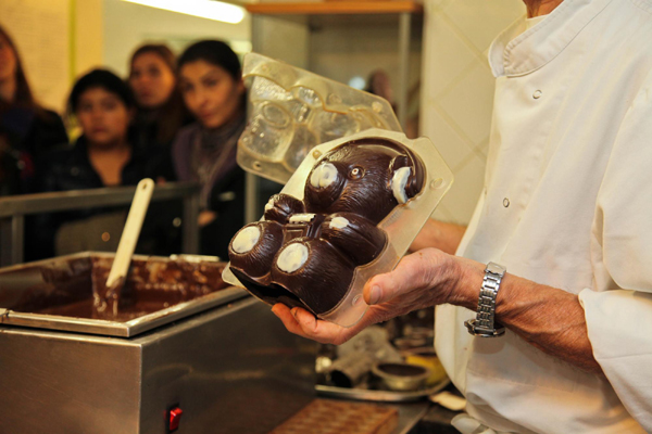 Chocolate maker's art displayed in Brussels