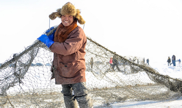 Spectacular ice fishing event in NE China