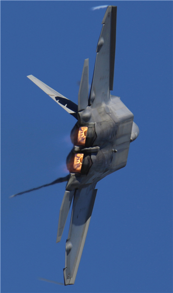 F-22A Raptor performs in Australian Intl Airshow