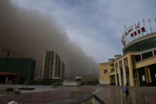 Sandstorms hit Northwest China