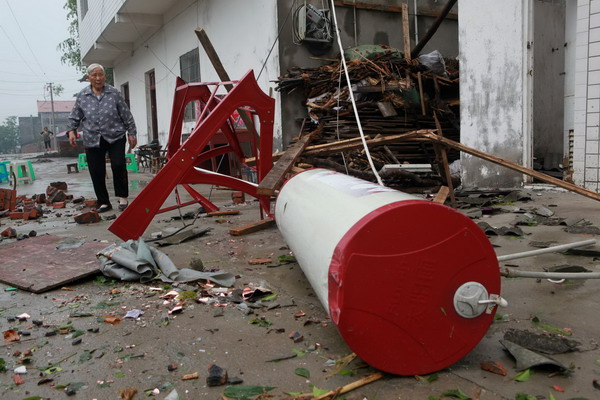 Gales, hailstorms batter villages in SW China