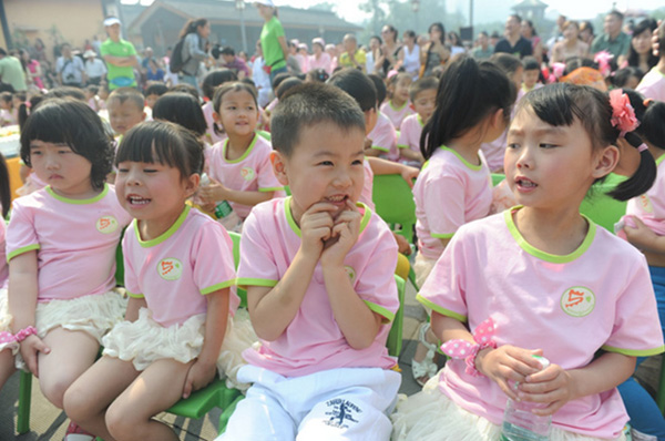 108 'quake babies' celebrate birthday at temple