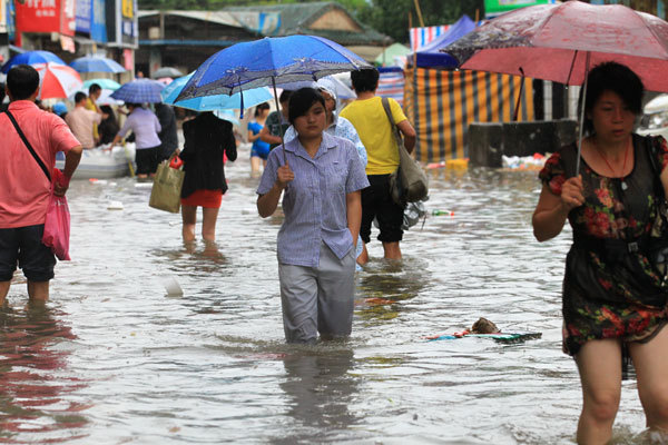 Rainstorms hit South China