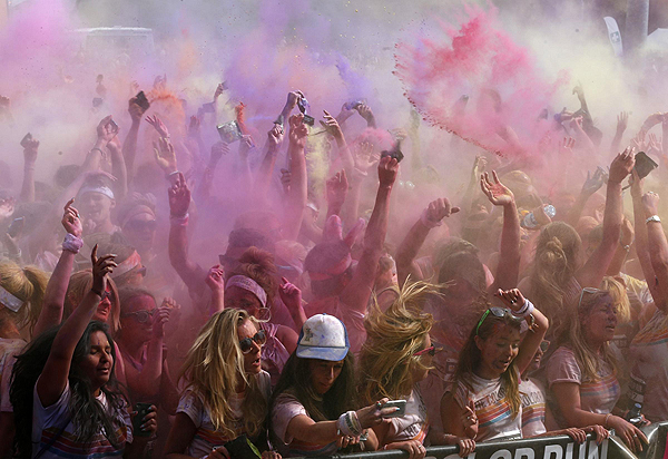 Color Run in London promotes healthy living