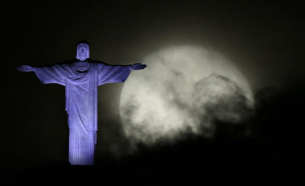 Big moon pictured with Christ the Redeemer statue