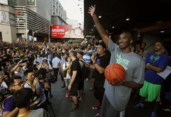 Kobe Byrant meets fans in Shenzhen