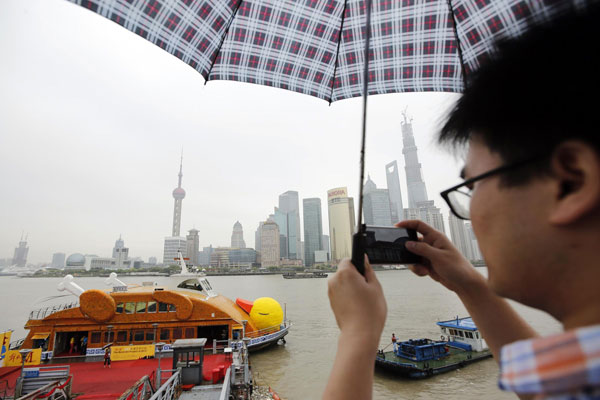 'Roast duck' served on Huangpu River