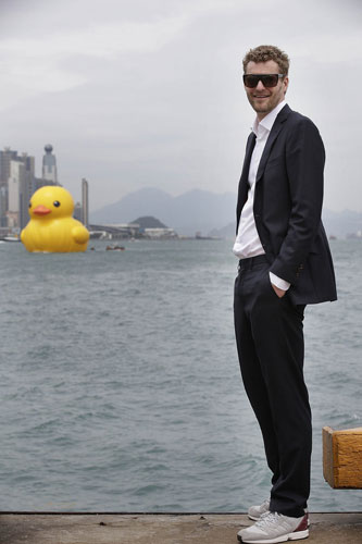 Giant rubber duck set to float in Beijing