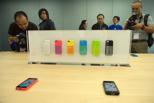 Beijing media gets 1st look at new iPhone 5C