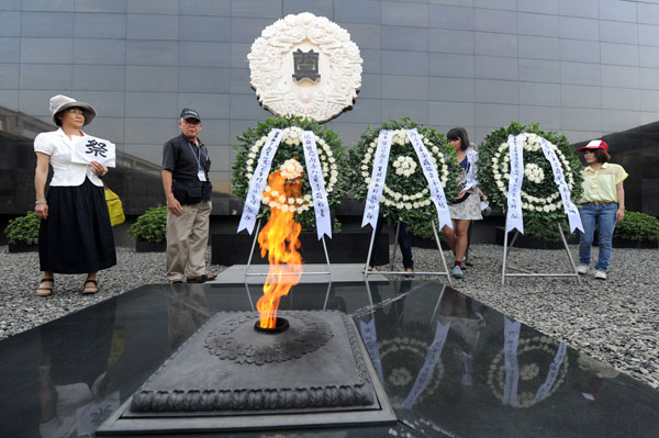 Peaceful assembly for Nanjing victims