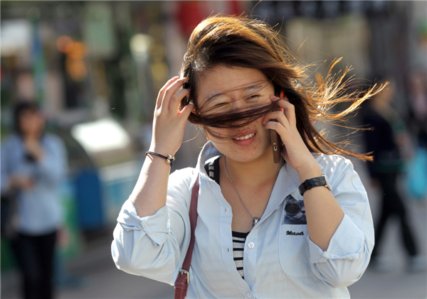 Gale-force winds wreak havoc in Beijing