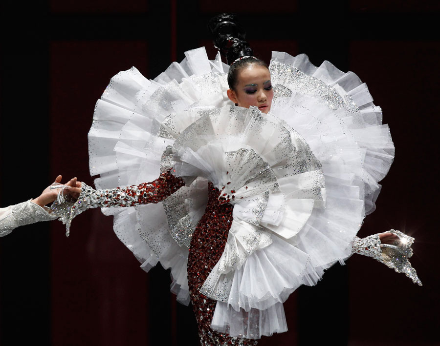 Chinese designer's creations in Singapore fashion week