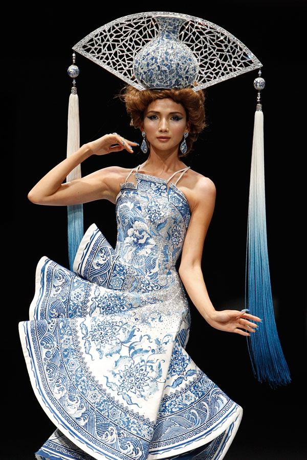 Chinese designer's creations in Singapore fashion week