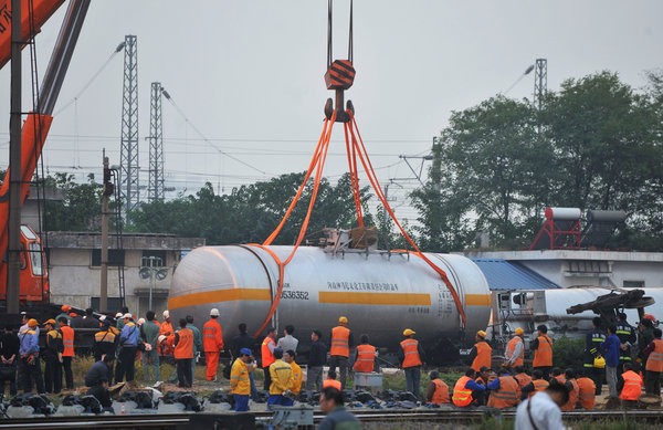 Train carrying chemical derailed