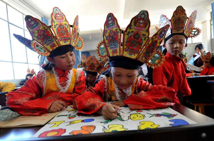 Learning Dongba culture in SW China