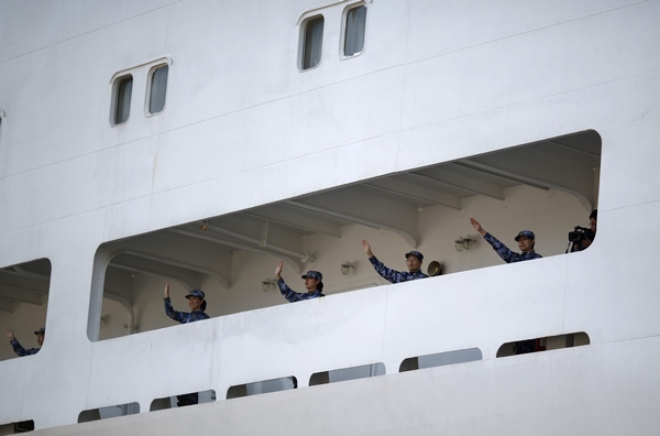 China's <I>Peace Ark</I> departs for Philippines