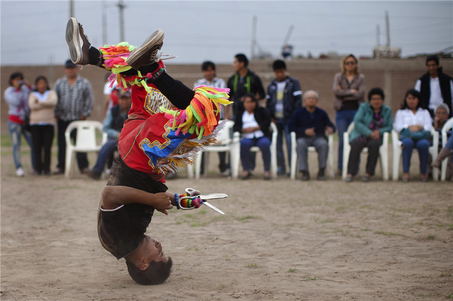 Scissors dance competition in Lima