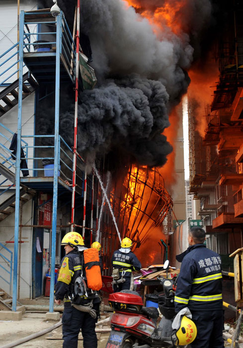 Fire breaks out at construction site in SW China