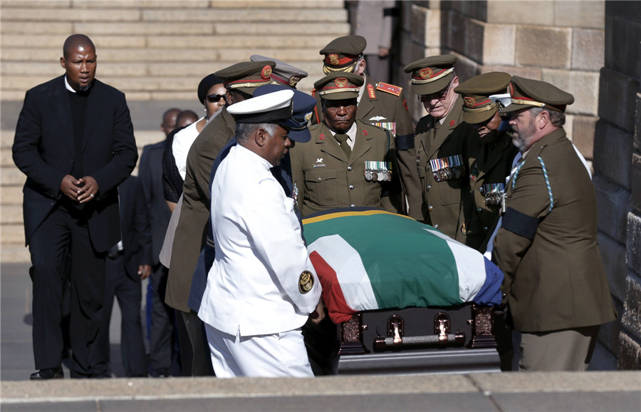 Mourners pay last respects to Mandela