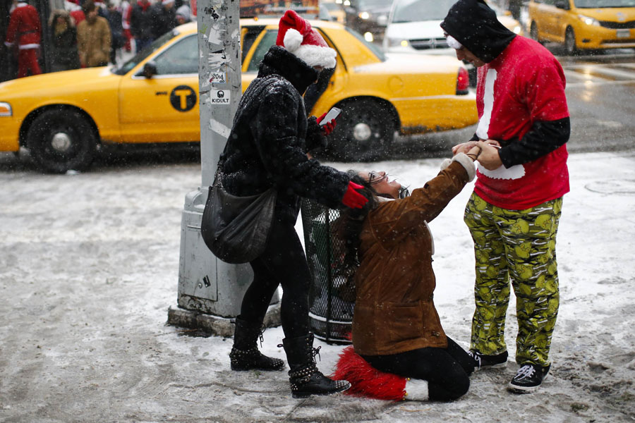 New York braces for Santa Con pub crawl