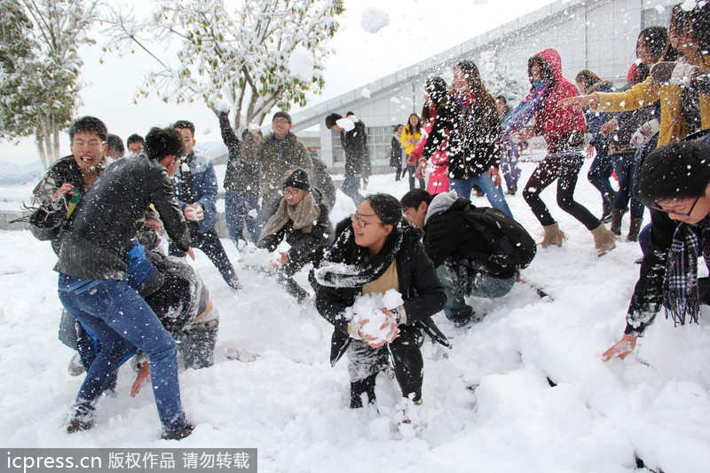 Snow hits SW China's Yunnan province